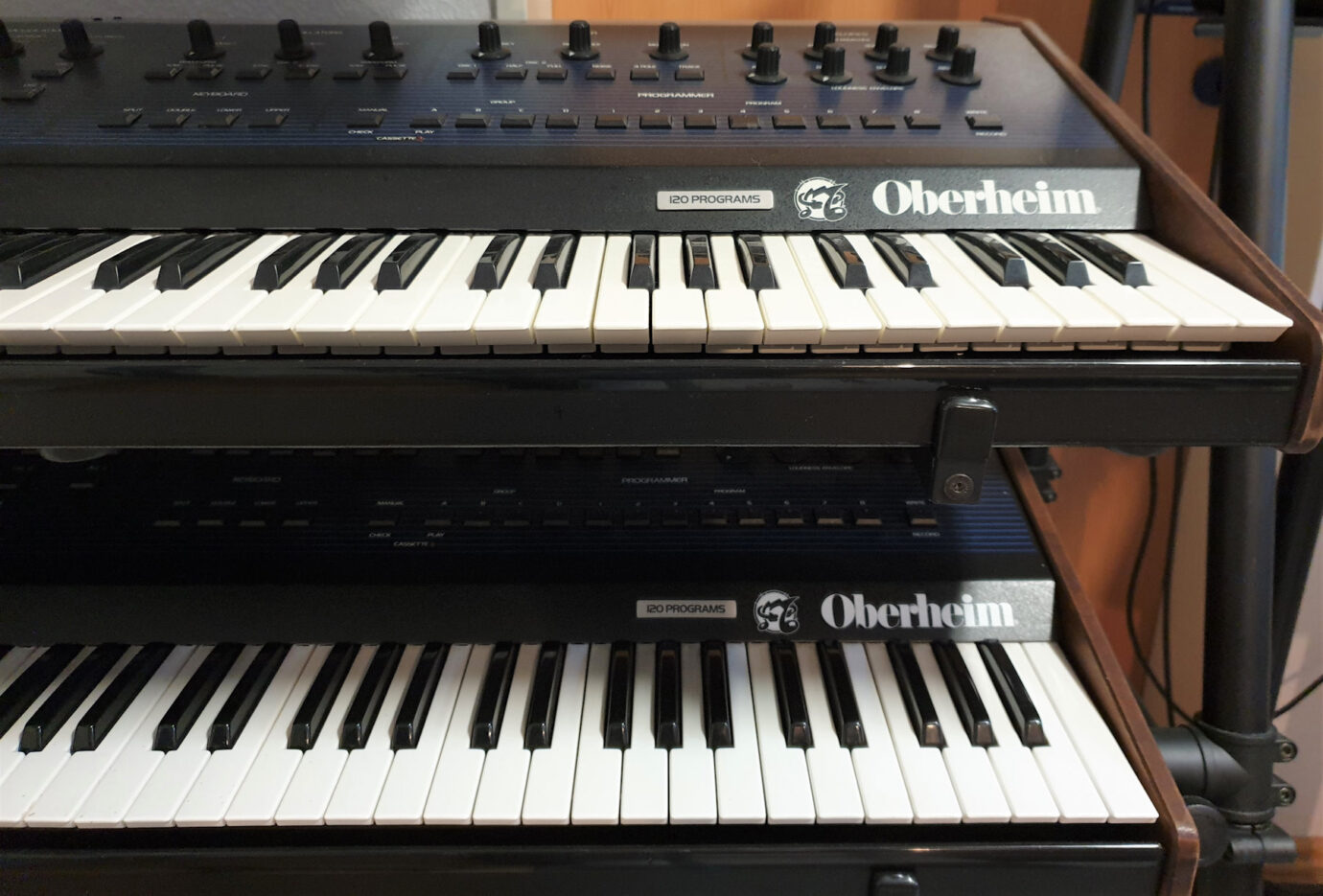 Oberheim OB-Xa Tastatur, optischer V ergleich Original und Fatar TP9
